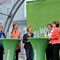 Podium zum FrauenFestTag